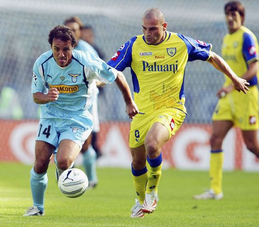 Tiribocchi con la maglia del Chievo. (Photo by Newpress/Getty Images) CUR in Campo, tutti a bordo del “Tir”: la carriera di Tiribocchi tra gol ed esultanze- immagine 3