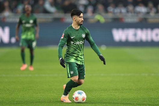 Mohamed Amoura con la maglia del Wolfsburg (Photo by Christof Koepsel/Getty Images)