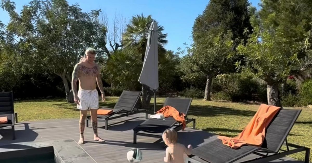 VIDEO / Diletta Leotta fiera della piccola Aria che gioca a calcio con papà Karius: “Dna”