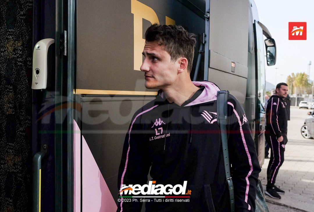 FOTO Südtirol-Palermo, la squadra in partenza dallo stadio “Renzo Barbera” (GALLERY) - immagine 45