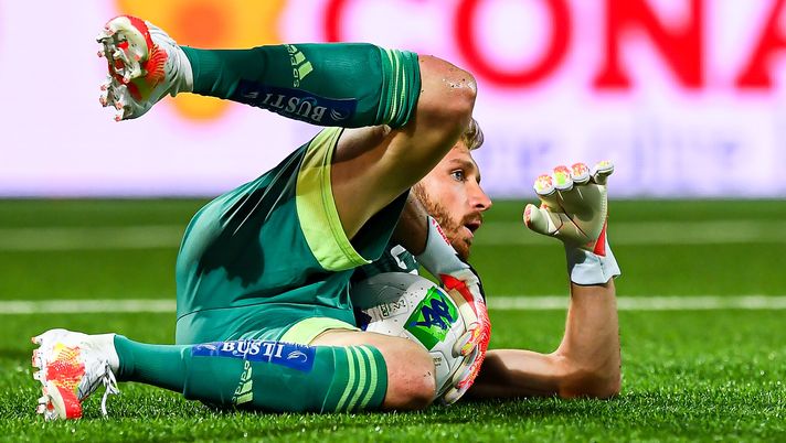 CHIAVARI, ITALY - JULY 14: Stefano Gori of Pisa holds the ball during the serie B match between Virtus Entella and SC Pisa at Aldo Gastaldi Stadium on July 14, 2020 in Chiavari, Italy. (Photo by Paolo Rattini/Getty Images) Trento-Brescia, dove vedere la partita in diretta tv ed in streaming LIVE - immagine 1