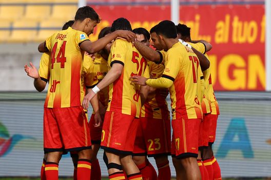 LECCE, ITALY - FEBRUARY 08: Omri Gandelman of US Lecce celebrates with teammates after scoring his team's opening goal during the Serie A match between US Lecce and Udinese Calcio at Stadio Via del Mare on February 08, 2026 in Lecce, Italy. (Photo by Maurizio Lagana/Getty Images)