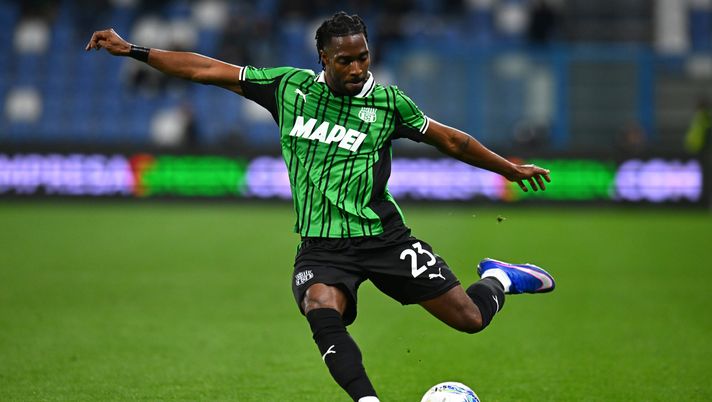 SASSUOLO, ITALY - FEBRUARY 20: Ulisses Garcia of Sassuolo during the Serie A match between US Sassuolo Calcio and Hellas Verona FC at Mapei Stadium Citta del Tricolore on February 20, 2026 in Sassuolo, Italy. (Photo by Alessandro Sabattini/Getty Images) Ulisses Garcia su Robinio Vaz: “L’ho visto crescere. È un giocatore di qualità” - immagine 1