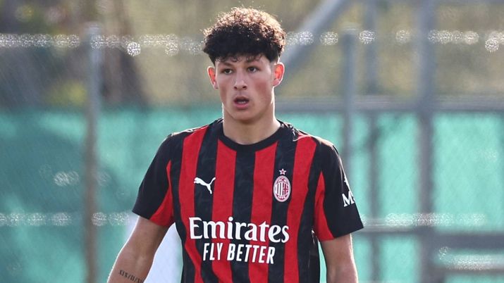 Simone Lontani, attaccante AC Milan, potrebbe passare al Parma a parametro zero nel calciomercato estivo 2026