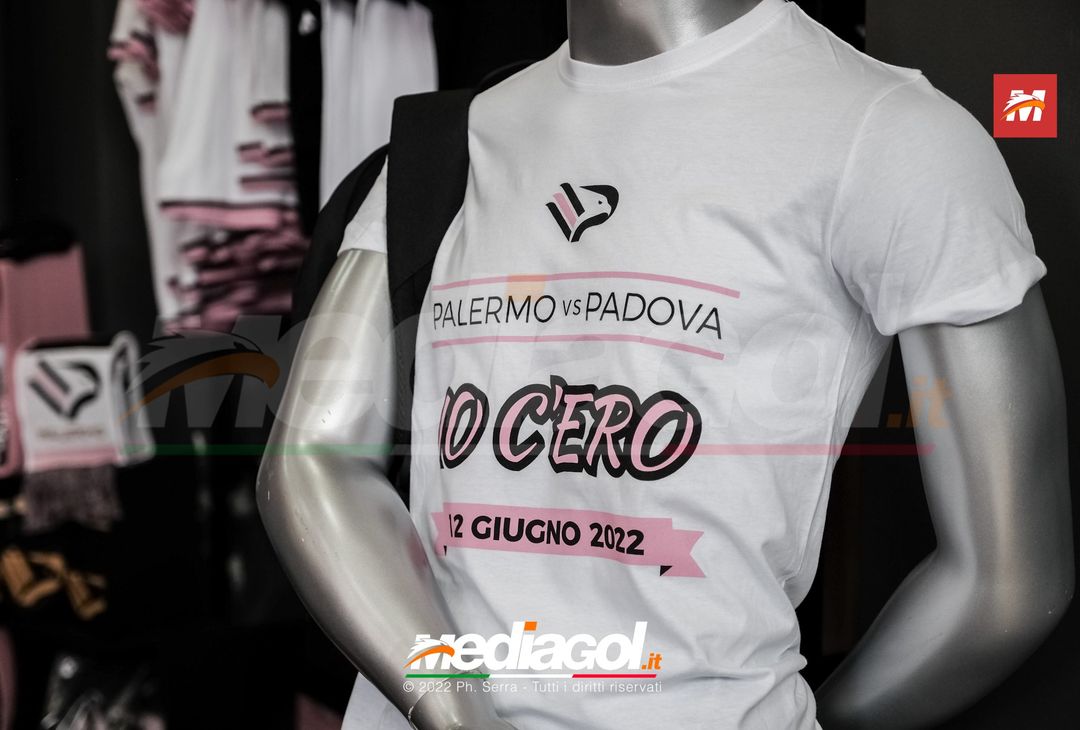 FOTO Palermo-Padova, tifosi in coda al “Barbera” per un biglietto (Gallery) - immagine 11