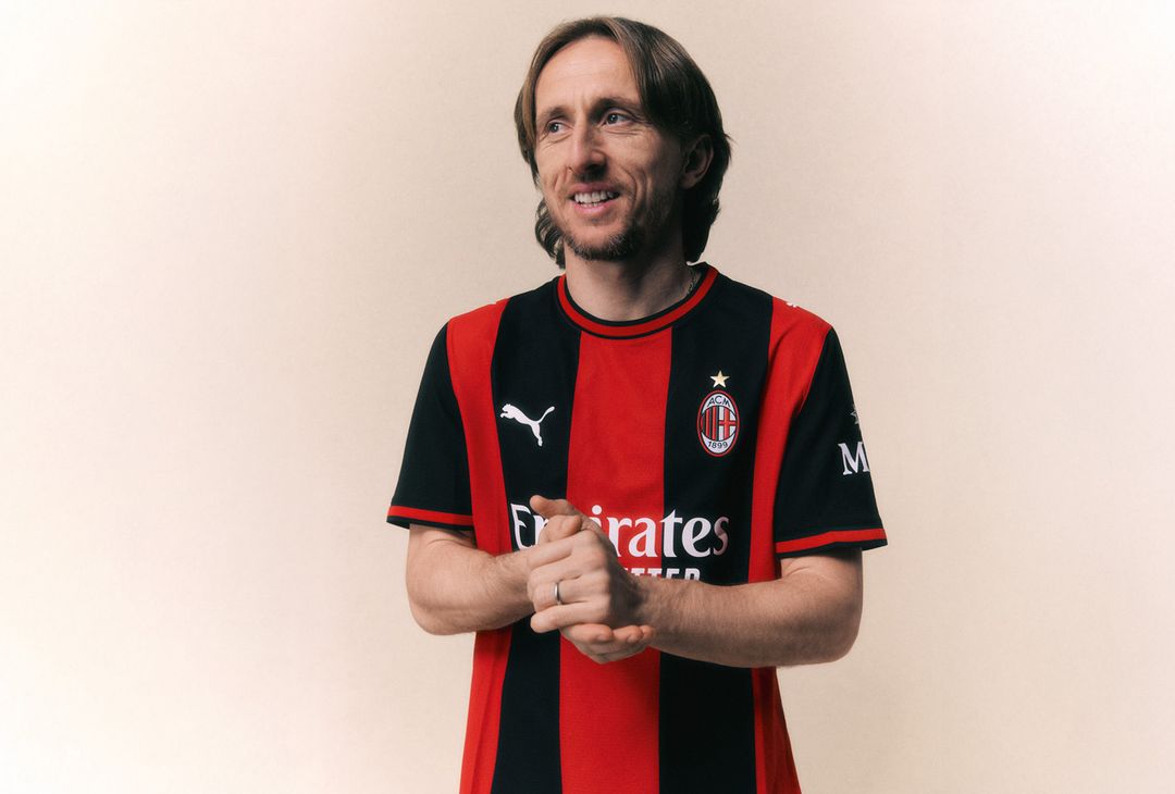 Nuova prima maglia AC Milan 2026-2027 PUMA (Fonte Milan) Nuova prima maglia AC Milan 2026-2027 PUMA (Fonte Milan)