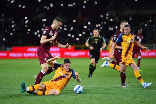 TURIN, ITALY - MAY 20: Nicolo Zaniolo of AS Roma is fouled by Alessandro Buongiorno of Torino FC inside the box which lead to a penalty awarded to AS Roma during the Serie A match between Torino FC and AS Roma at Stadio Olimpico di Torino on May 20, 2022 in Turin, Italy. (Photo by Valerio Pennicino/Getty Images) torino-roma