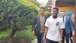 VIDEO – Milan, Musah ha ottenuto l’idoneità. Foto e autografi coi tifosi | PM