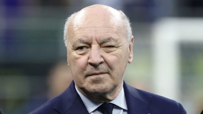 MILAN, ITALY - MAY 19: Giuseppe Marotta, CEO of FC Internazionale, looks on during the Serie A TIM Scudetto title trophy presentation at full-time following the team's draw in the Serie A TIM match between FC Internazionale and SS Lazio at Stadio Giuseppe Meazza on May 19, 2024 in Milan, Italy. (Photo by Marco Luzzani/Getty Images) Marotta: “Inter favorita, abbiamo tutto da perdere. Derby dal sapore particolare perché…” - immagine 1