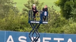 Psg, Luis Enrique pensa all’Inter… sopra una gru! Il video dell’allenamento