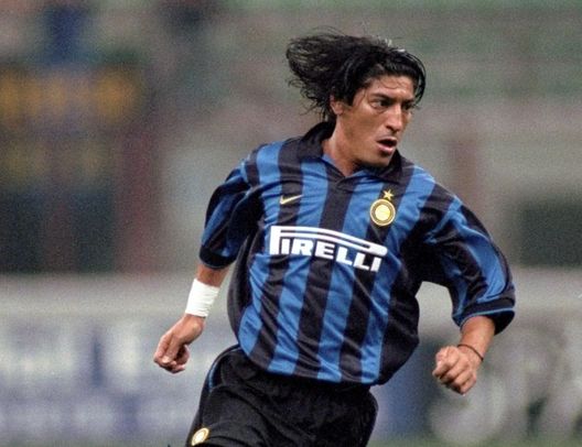 Ivan Zamorano con la maglia dell'Inter