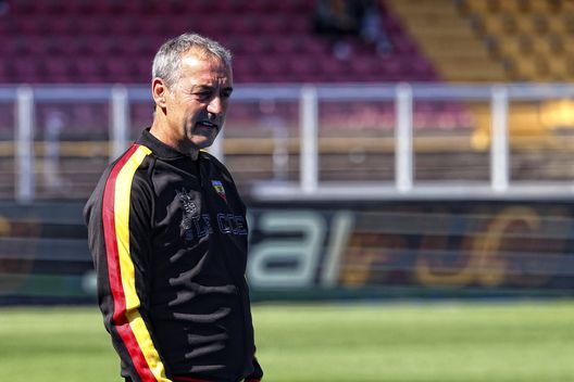Lecce nei guai: striscione e cori contro Corvino, Giampaolo lascia l’intervista- immagine 2