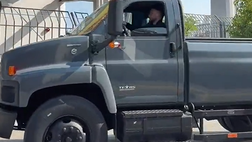 Nandez, che combini? L’ex Cagliari arriva all’allenamento con un camion di lusso