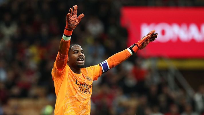 MILAN, ITALY - SEPTEMBER 28: Mike Maignan of AC Milan reacts during the Serie A match between AC Milan and SSC Napoli at Giuseppe Meazza Stadium on September 28, 2025 in Milan, Italy. (Photo by Marco Luzzani/Getty Images) Milan-Como in Australia, Maignan: “Non capisco perché il campionato italiano si debba giocare all’estero” - immagine 1