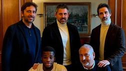 FOTO Traorè approda al Napoli: lo scatto della firma sui social