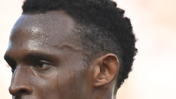 BOLOGNA, ITALY - APRIL 15: Jhon Lucumi of Bologna FC reacts during the Serie A match between Bologna FC and AC Milan at Stadio Renato Dall'Ara on April 15, 2023 in Bologna, Italy. (Photo by Alessandro Sabattini/Getty Images) Carlino – Emergenza Bologna, Lucumi prova a stringere i denti - immagine 1
