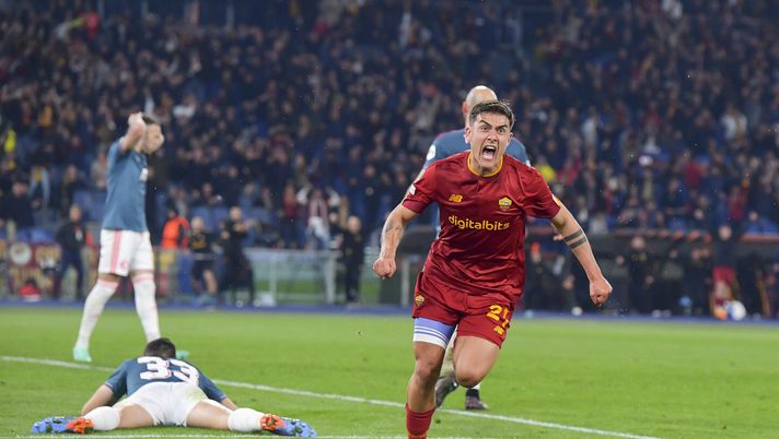 ROME, ITALY - APRIL 20: Paulo Dybala of AS Roma celebrates ascored the second goal for his team during the UEFA Europa League quarterfinal second leg match between AS Roma and Feyenoord at Stadio Olimpico on April 20, 2023 in Rome, Italy. (Photo by Fabio Rossi/AS Roma via Getty Images) UEFA, la Roma è la squadra italiana con più presenze in Europa nell’ultimo decennio - immagine 1