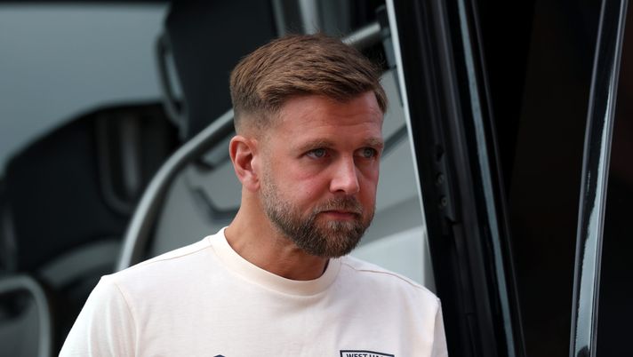 SUNDERLAND, ENGLAND - AUGUST 16: Niclas Fullkrug of West Ham United arrives at the stadium prior to the Premier League match between Sunderland and West Ham United at Stadium of Light on August 16, 2025 in Sunderland, England. (Photo by Ian MacNicol/Getty Images) Milan, fatta per Fullkrug: il tedesco ha firmato il contratto, ecco che numero indosserà - immagine 1