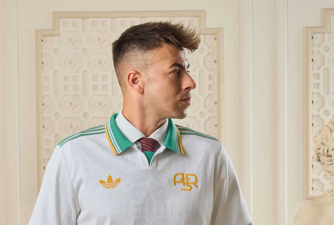 Roma, in vendita la terza maglia con l’acronimo ASR – FOTO GALLERY- immagine 1