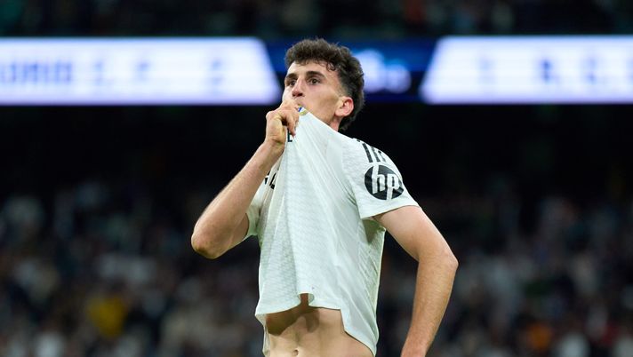 MADRID, SPAIN - MAY 14: Jacobo Ramon of Real Madrid celebrates scoring his team's second goal during the LaLiga match between Real Madrid CF and RCD Mallorca at Estadio Santiago Bernabeu on May 14, 2025 in Madrid, Spain. (Photo by Angel Martinez/Getty Images) Il Como non si ferma: è fatta per un giovane talento del Real Madrid - immagine 1