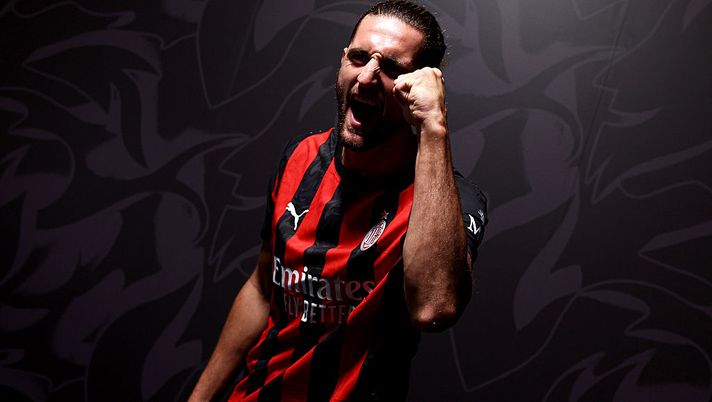 MILAN, ITALY - SEPTEMBER 12: New AC Milan player Adrien Rabiot is seen during his first photoshoot with the club at Casa Milan on September 12, 2025 in Milan, Italy. (Photo by Giuseppe Cottini/AC Milan via Getty Images)  adrien-rabiot-prevost-e-il-soprannome-duca-ecco-il-motivo-news-curiosita-milan