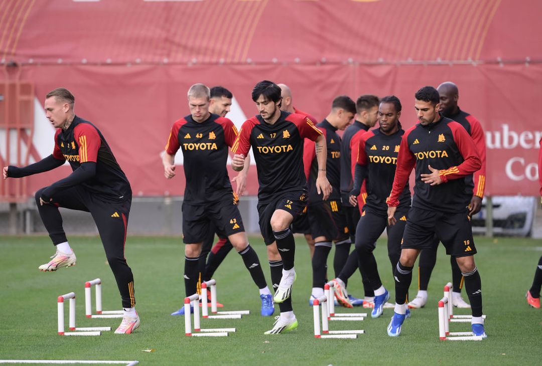 Roma, seduta con vista sul Lecce: in gruppo Dybala e Renato Sanches – FOTO GALLERY - immagine 35