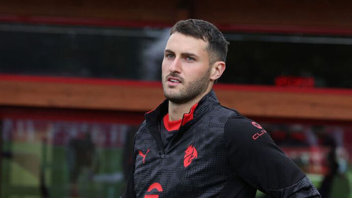 CAIRATE, ITALY - OCTOBER 21: Santiago Gimenez of AC Milan in action during AC Milan training session at Milanello on October 21, 2025 in Cairate, Italy. (Photo by Claudio Villa/AC Milan via Getty Images) Gimenez: “Da mesi gioco infortunato, ora il dolore è aumentato: devo fermarmi e recuperare” - immagine 1