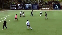 Giocava in Serie A, ora fa il fenomeno nel barrio [VIDEO]