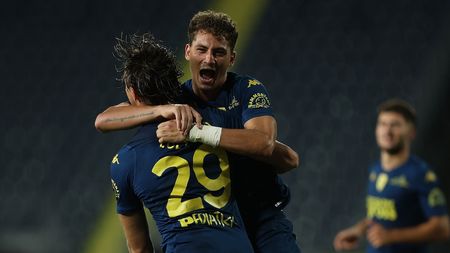 EMPOLI, ITALY - AUGUST 10: Lorenzo Colombo of Empoli FC celebrates after scoring a goal with Sebastiano Esposito of Empoli FC during the Coppa Italia match between Empoli FC and Catanzaro at Stadio Carlo Castellani on August 10, 2024 in Empoli, Italy. (Photo by Gabriele Maltinti/Getty Images)