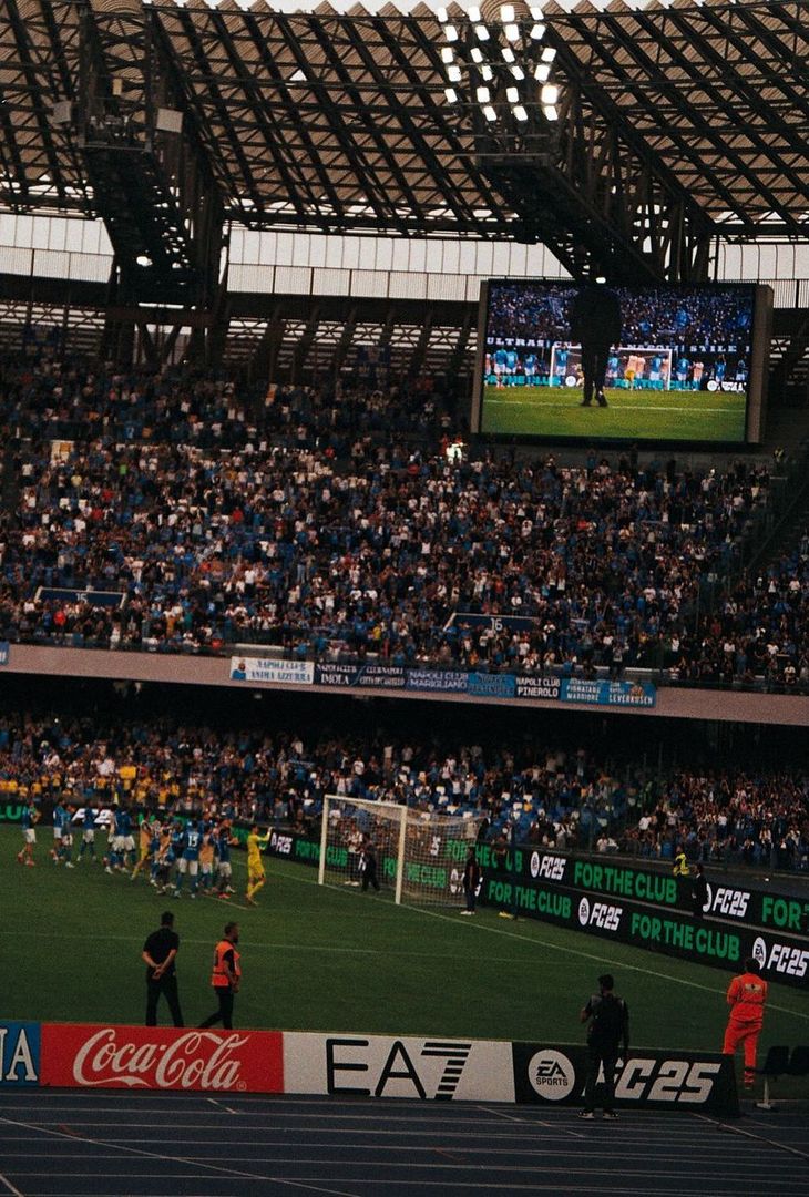 GALLERY Il Napoli come un bel film per i tifosi del Napoli: i suggestivi scatti - immagine 3