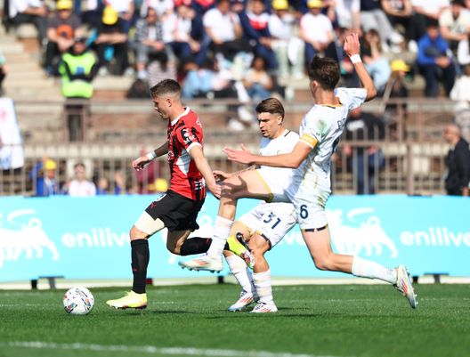 MILANO, ITALIA - 09 APRILE: Filippo Scotti dell'AC Milan in azione durante la partita finale della Coppa Italia Primavera all'Arena Civica Gianni Brera (Foto di Giuseppe Cottini/AC Milan via Getty Images) UFFICIALE: Fabio Pisacane è il nuovo allenatore del Cagliari- immagine 4