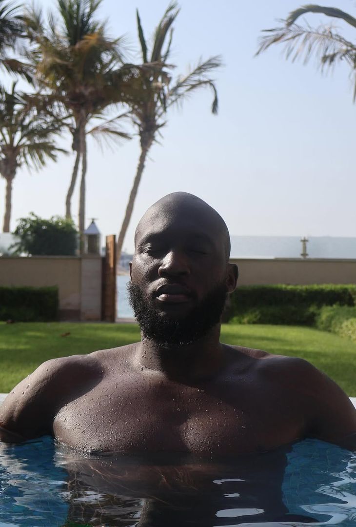 Lukaku si gode le vacanze a Dubai: mare, golf e relax per il belga LA GALLERY - immagine 2