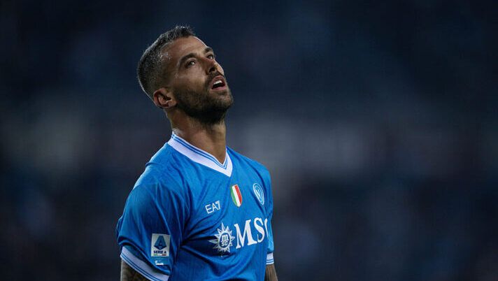 TURIN, ITALY - OCTOBER 18: Leonardo Spinazzola in action during the Serie A match between Torino FC and SSC Napoli at Stadio Olimpico di Torino on October 18, 2025 in Turin, Italy. (Photo by SSCN Napoli/SSCN Napoli) Napoli, Spinazzola in tribuna! Il ds: “Troppe cose strumentalizzate su Conte. Lang? Adesso dia risposte” - immagine 1