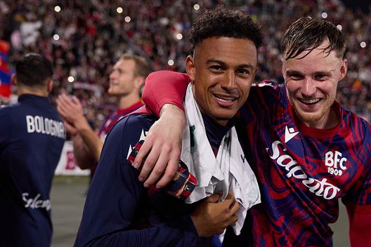 Dan Ndoye e Sam Beukema del Bologna FC festeggiano la vittoria contro l'Empoli durante la semifinale di Coppa Italia tra Bologna FC ed Empoli allo stadio Renato Dall'Ara il 24 aprile 2025 a Bologna Napoli, il mercato: da Marianucci a Beukema, passando per Lucca- immagine 2