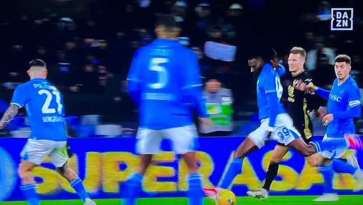VIDEO Napoli-Verona 2-0, golazo di Anguissa: gli azzurri raddoppiano con una magia - immagine 1