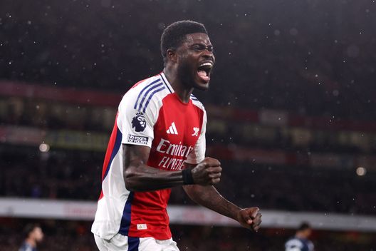 Thomas Partey con la maglia dell'Arsenal (stagione 2024/25)