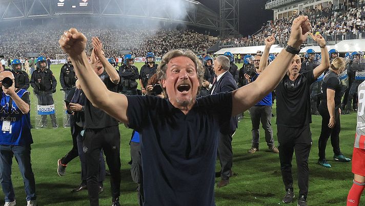 LA SPEZIA, ITALY - JUNE 1: Giovanni Stroppa manager of US Cremonese celebrates their victory after the Serie B match between Spezia Calcio and US Cremonese Serie B Play-off Finalì at Stadio Alberto Picco on June 1, 2025 in La Spezia, Italy. (Photo by Gabriele Maltinti/Getty Images) Padova Venezia