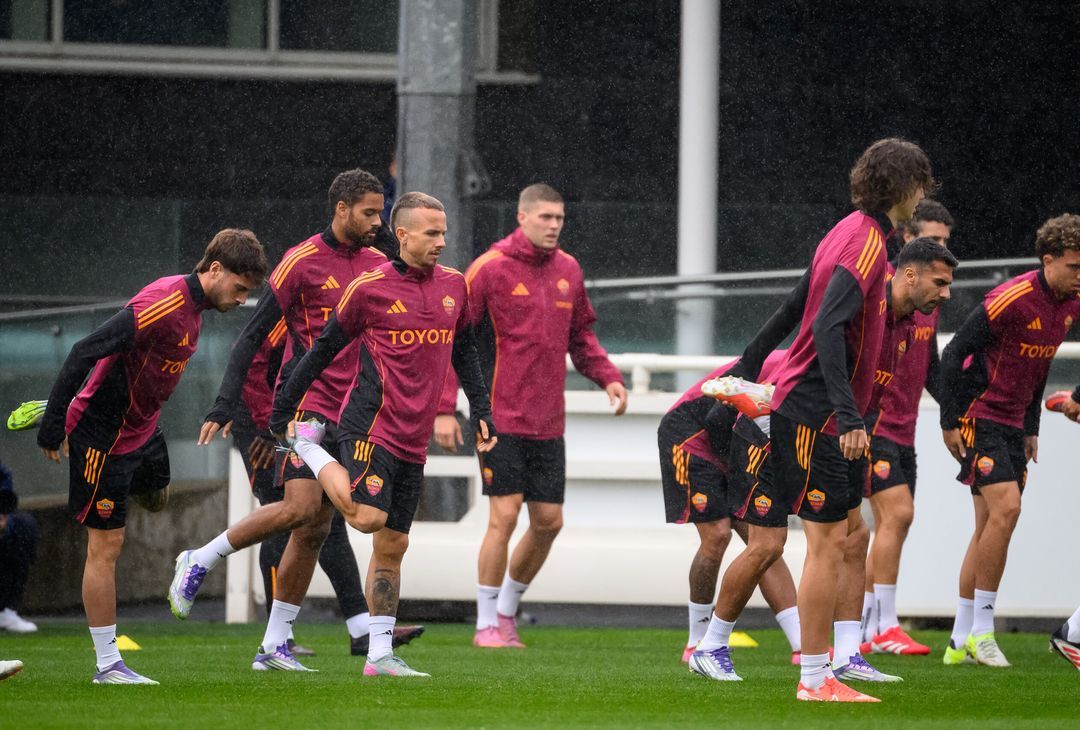 Roma, la seduta pomeridiana aperta ai tifosi al St. George’s Park – FOTO GALLERY - immagine 44