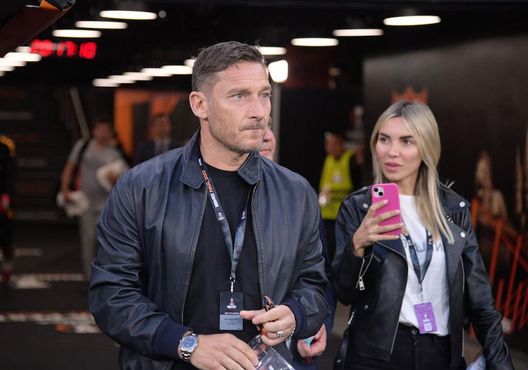 Totti e Noemi si godono le loro vacanze a Sabaudia- immagine 2