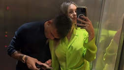 Agustina, selfie romantico in ascensore con Lautaro: “Mi amor”
