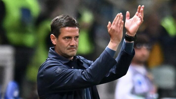 PARMA, ITALY - MAY 18: Cristian Chivu, Head Coach of Parma Calcio, reacts during the Serie A match between Parma and Napoli at Stadio Ennio Tardini on May 18, 2025 in Parma, Italy. (Photo by Alessandro Sabattini/Getty Images) Chivu saluta il Parma: “Grazie per aver creduto in me, vi porterò sempre nel cuore” - immagine 1