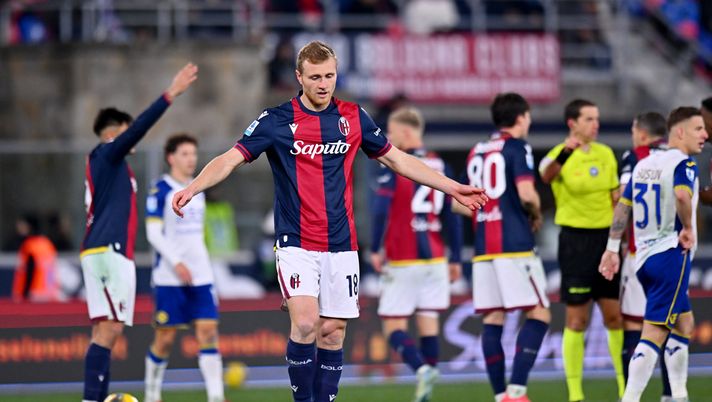 BOLOGNA, ITALY - DECEMBER 30: Tommaso Pobega of Bologna reacts during the Serie A match between Bologna and Verona at Stadio Renato Dall'Ara on December 30, 2024 in Bologna, Italy. (Photo by Alessandro Sabattini/Getty Images) Serie A, Bologna-Verona 2-3: l’autogol di Castro nel finale decide il match - immagine 1