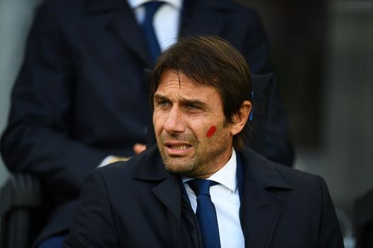 MILAN, ITALY - NOVEMBER 22: Head coach of FC Internazionale Antonio Conte looks on during the Serie A match between FC Internazionale and Torino FC at Stadio Giuseppe Meazza on November 22, 2020 in Milan, Italy. (Photo by Claudio Villa - Inter/Inter via Getty Images) Report, Tuttosport e i procuratori- immagine 2