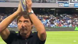 VIDEO Conte saluta il pubblico azzurro per il suo debutto al Maradona