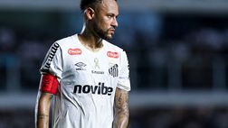 Neymar, prima il gol poi la lite con il tifoso: “Do la vita per il Santos, mostra rispetto”