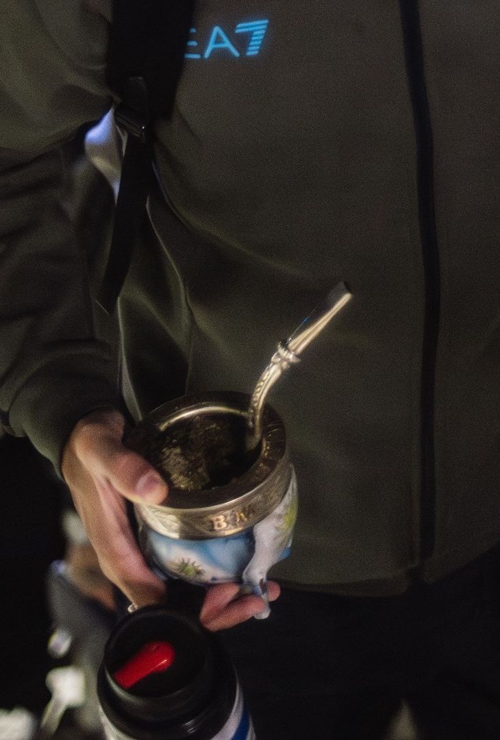 GALLERY La partenza del Napoli direzione Milano: la carica dei calciatori - immagine 4