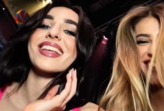 Veline, Beatrice Coari e Nausica Marasca si raccontano: “Fidanzato calciatore? In realtà…” Veline, Beatrice Coari e Nausica Marasca si raccontano: “Fidanzato calciatore? In realtà…” - immagine 1