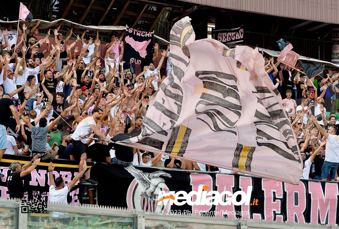 FOTOTIFO Palermo-Feralpisalò 3-0, gli scatti ai tifosi al “Renzo Barbera” (GALLERY) - immagine 85