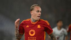 Roma-Bayer, fischi per Karsdorp: risponde con applausi ironici e torna negli spogliatoi