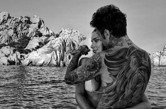 Oggi: “Notte di festa al Twiga per Fedez e fidanzata: esibizione al karaoke con Galliani e…” - immagine 1